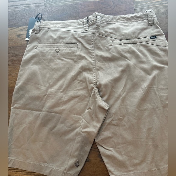 NWT khaki shorts - Picture 5 of 5